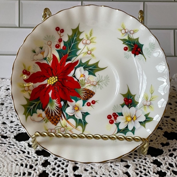 Royal Albert Poinsettia saucer and tea cup. Bone China made in England. - Picture 3 of 12